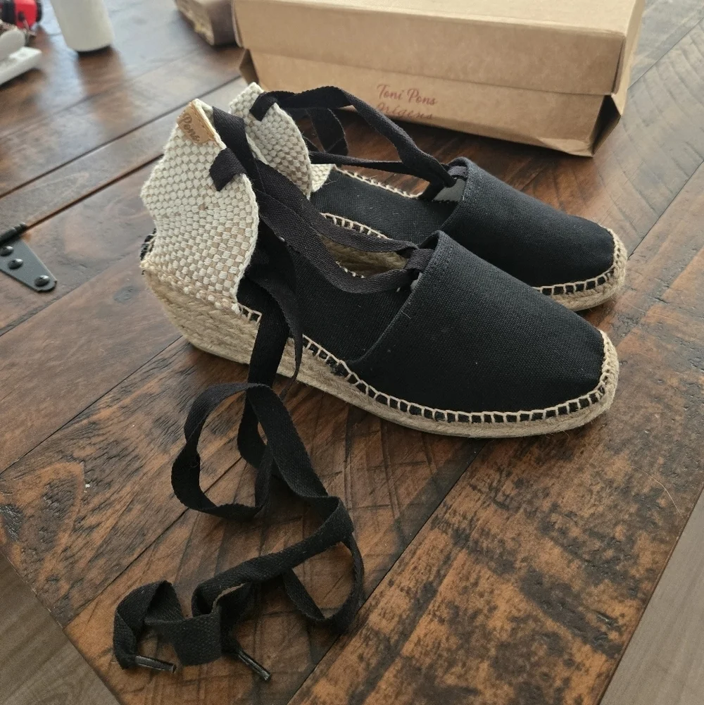 Toni Pons Valencia Wraparound Espadrille Wedge. Black. Size US 6.5. New.